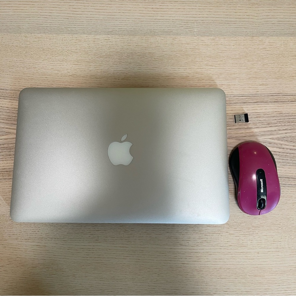 Mac Book Air 2010 with a Wireless Mouse